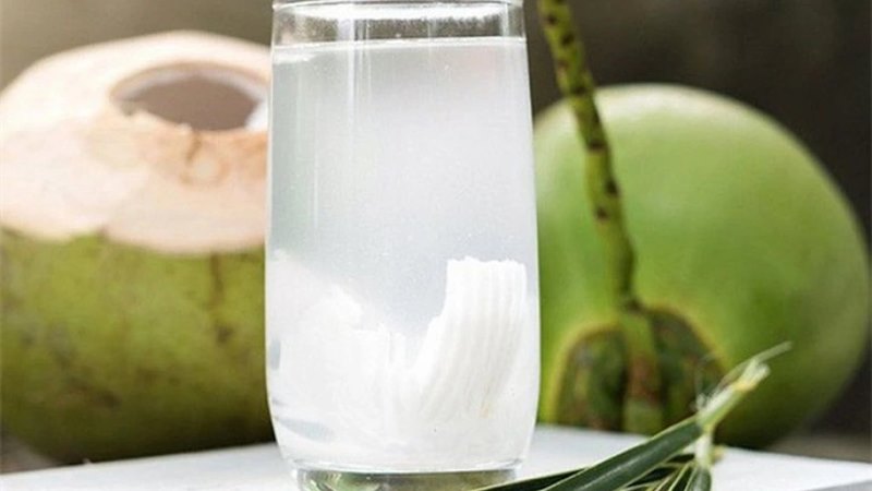 Uống nước dừa với rau ngót có phá thai không?