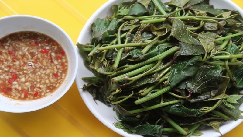 Rau lang luộc chấm muối vừng/nước mắm
