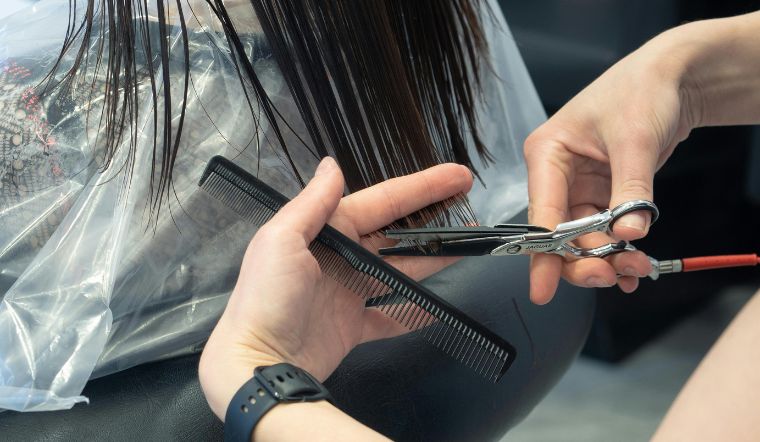 Xem chi tiết lịch cắt tóc tháng 6 năm 2025