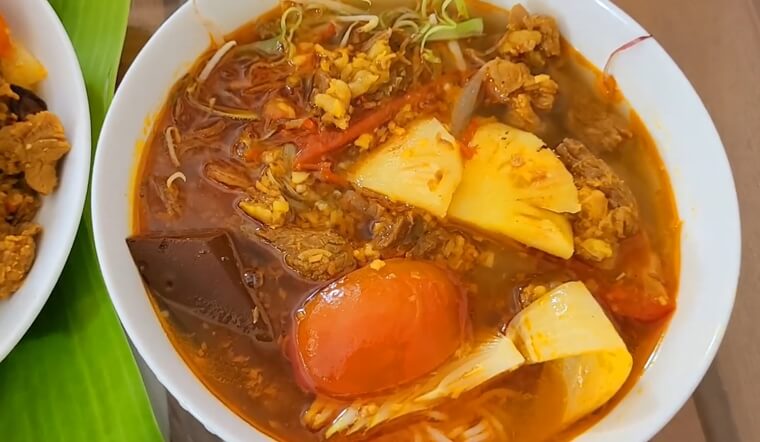 Cách nấu bún bò rau răm Phan Thiết ngay tại nhà đơn giản