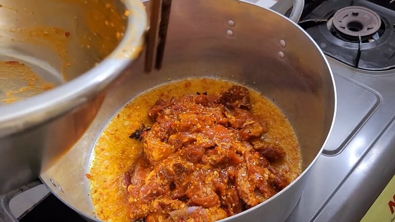 Xào thịt bò