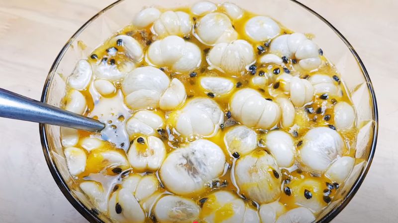 Pha nước cốt măng cụt chanh dây
