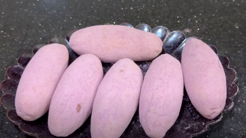 Lăn qua bột khoai lang tím