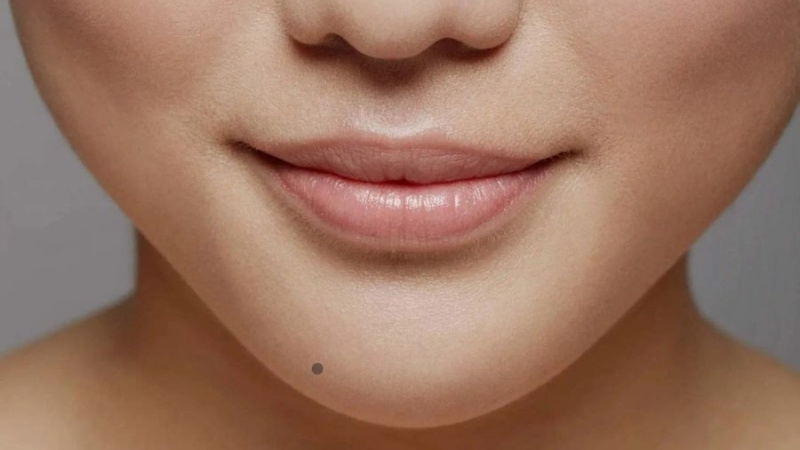 Phụ nữ có nốt ruồi dưới cằm thường sở hữu sự nghiệp phát triển và gia đình hạnh phúc