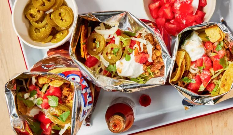 Walking tacos là gì? Cách làm bánh 'tacos đi bộ'
