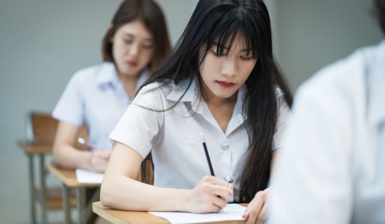 Điểm liệt thi tốt nghiệp 2025 là bao nhiêu? 4.98 có đậu tốt nghiệp không?