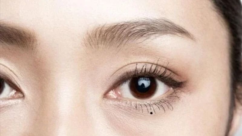 Phân tích ý nghĩa nốt ruồi lệ dựa trên giới tính Phân tích ý nghĩa nốt ruồi lệ dựa trên giới tính