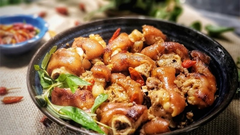 Chọn nguyên liệu chuẩn và ướp kỹ là bí quyết tạo nên món giả cầy thơm đúng vị Bắc