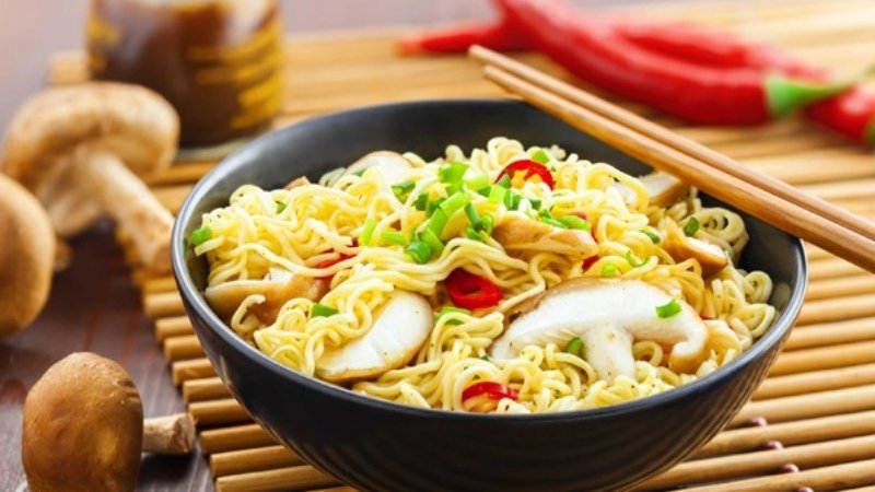 Ăn mì vào buổi tối dễ tích trữ năng lượng thành mỡ thừa
