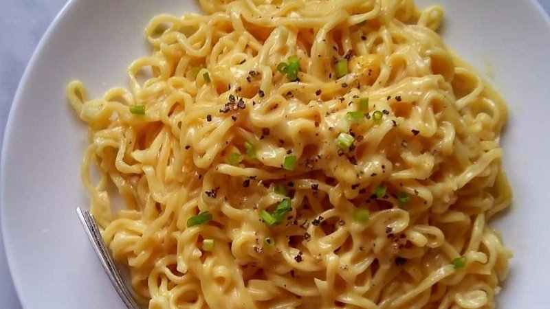 Mì trộn phô mai thơm béo, tạo cảm giác tan chảy và hấp dẫn