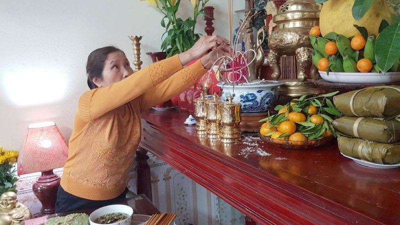 Bài văn khấn mùng 1 tháng 6 cúng Gia tiên