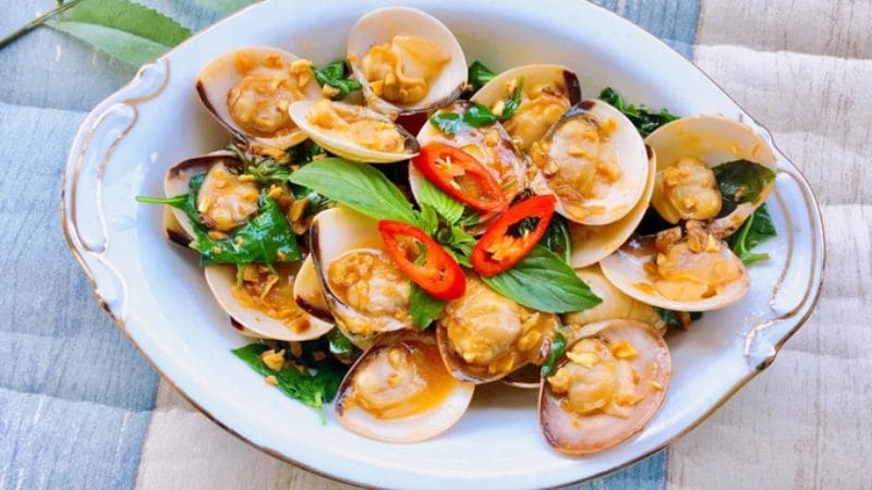 Sò điệp và ngao xào thảo mộc thơm, hòa quyện dầu hào bào ngư Maggi