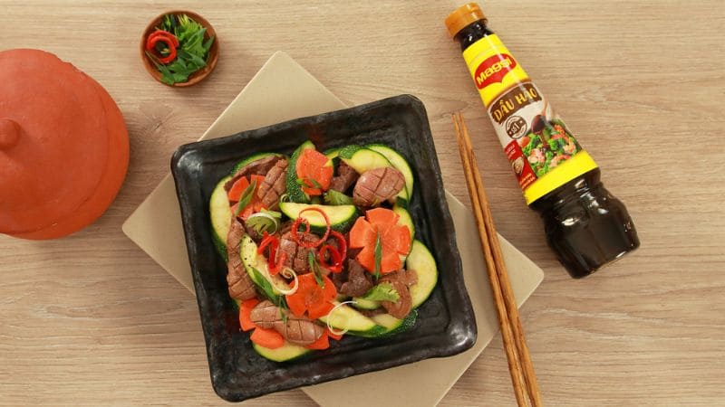 Tim, cật heo xào bí ngòi, đậm đà, bổ dưỡng