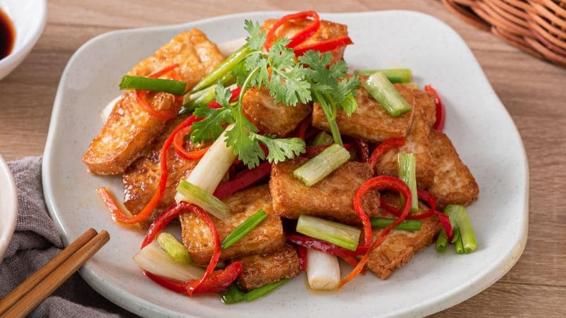 Đậu hủ non mềm mịn, phối cùng dầu hào Maggi và gia vị hấp dẫn