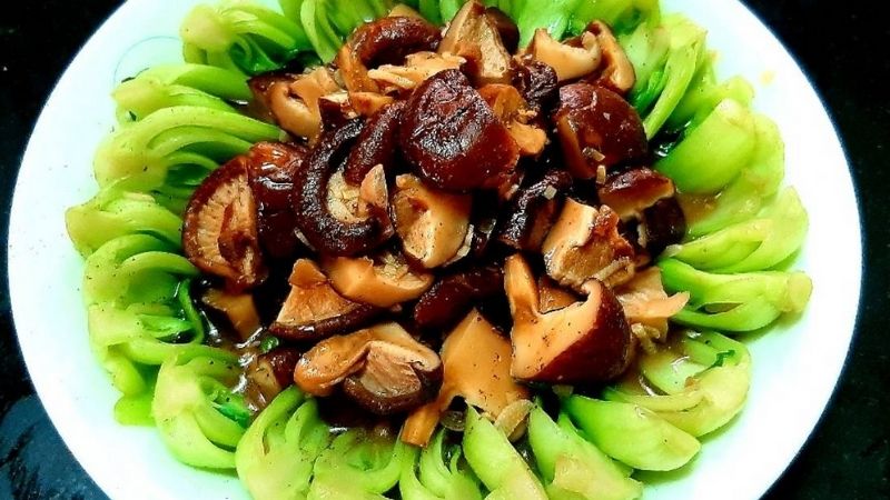 Cải thìa giòn ngọt kết hợp nấm hương thơm lừng