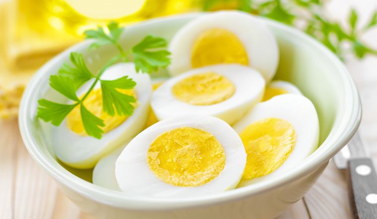 Ăn 2 quả trứng gà luộc bao nhiêu calo​? 1 ngày nên ăn bao nhiêu trứng?