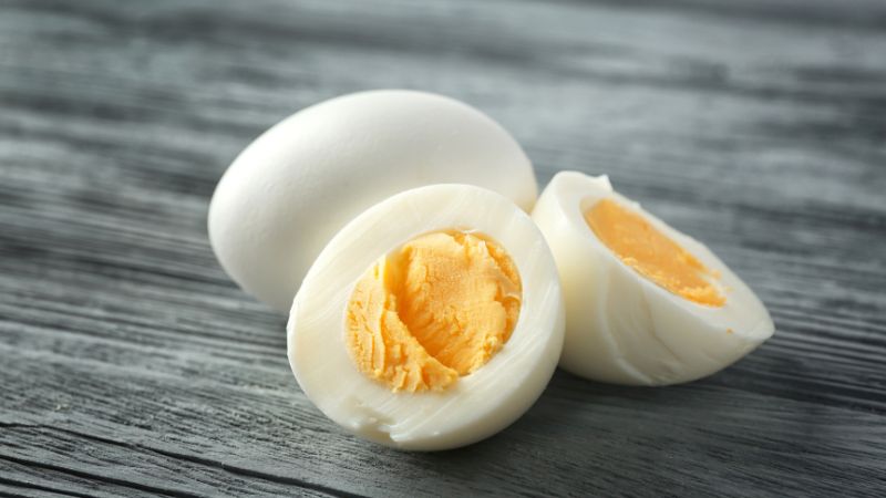 Những lưu ý khi ăn trứng gà luộc giảm cân