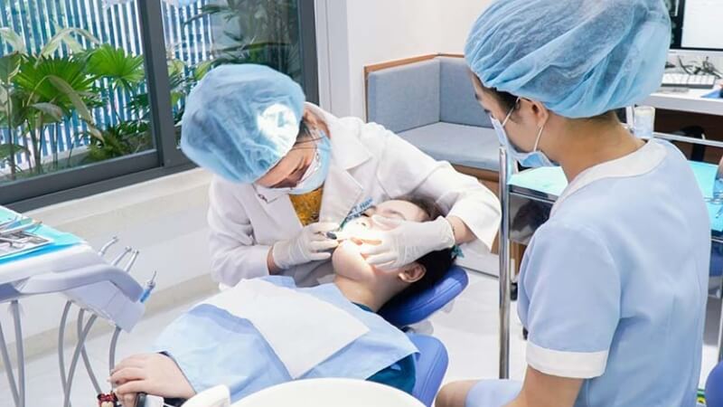 Người có men răng yếu cần tham khảo ý kiến từ nha sĩ