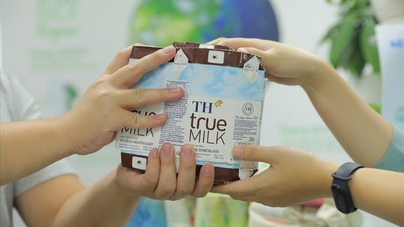 Chọn sữa bịch khi dùng tại nhà, sữa hộp khi cần mang theo tiện lợi