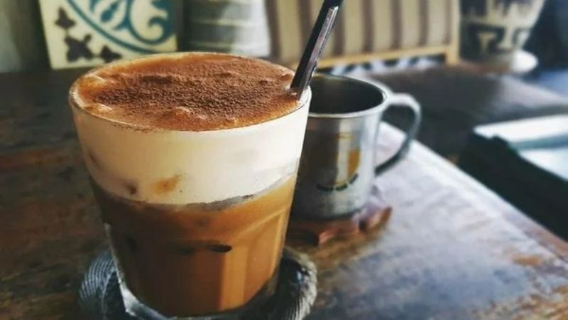 Ly cà phê muối truyền thống đậm đà hương vị đặc trưng miền Nam