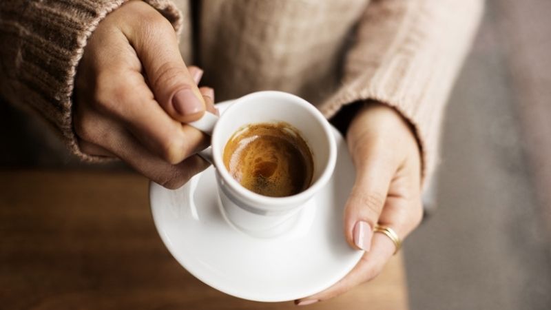 Thưởng thức espresso đậm đà