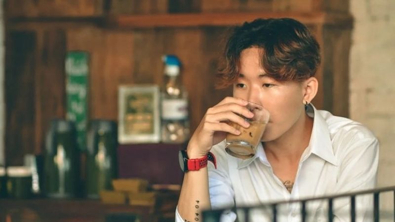 Thưởng thức ly cà phê đậm vị thơm ngon
