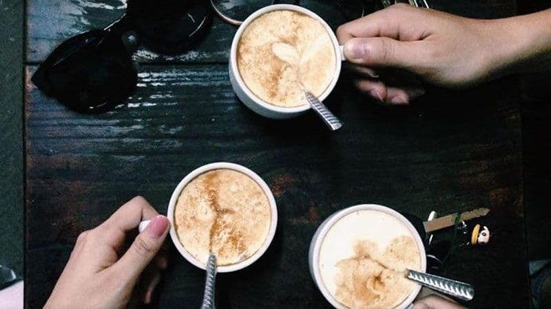 Ba tách cafe cappuccino - Biểu tượng của tình bạn bền chặt vững bền
