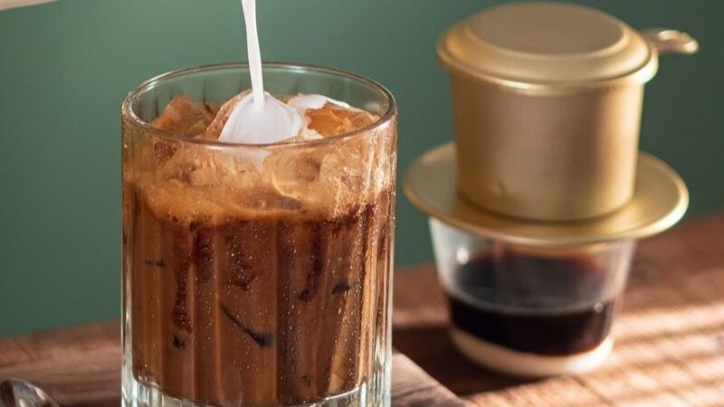 Ly cà phê sữa tươi đẹp mắt