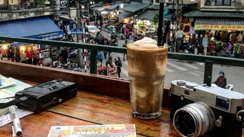 Cà phê đen đặc biệt phong cách đường phố Sài Gòn sáng