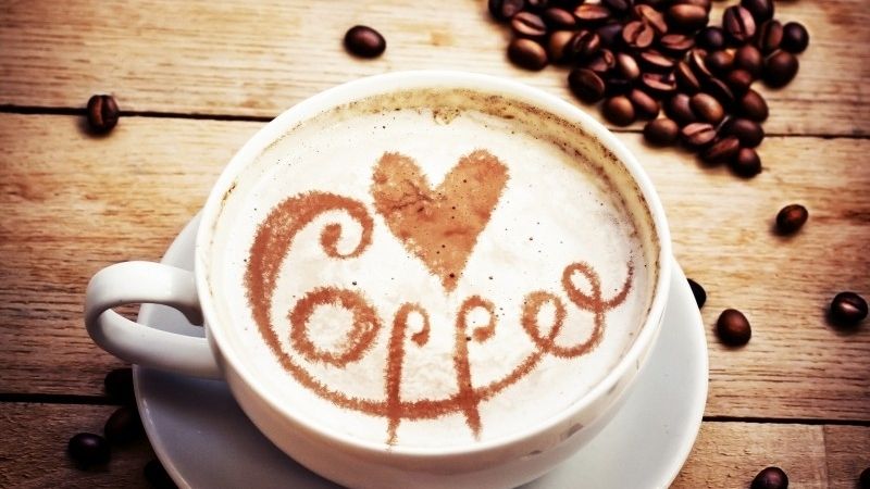 Cà phê tình yêu latte art chữ Coffee với trái tim ngọt ngào