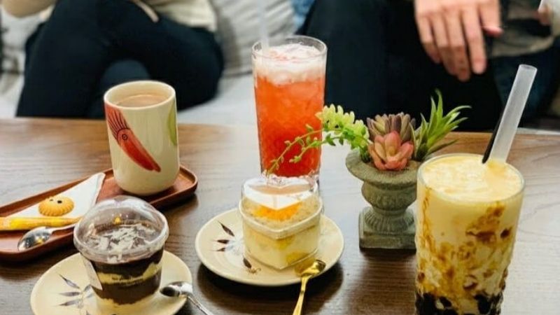 Những câu chuyện thú vị bên ly cafe colorful cùng bánh ngon