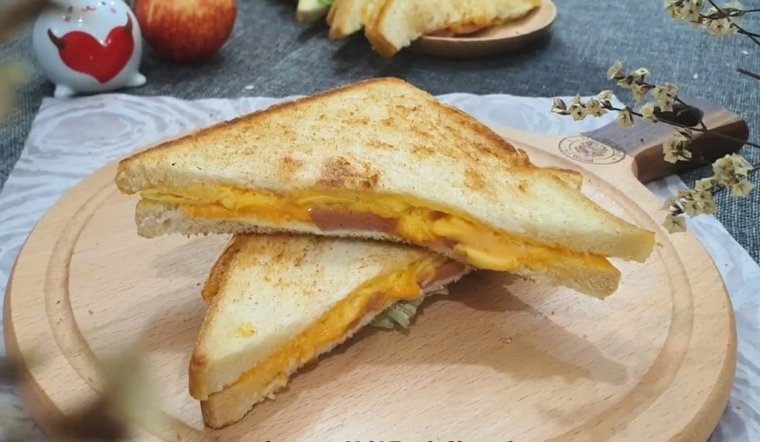 Thử làm bánh sandwich phô mai tan chảy siêu ngon, béo ngậy