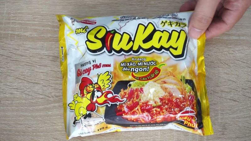 Mì gà cay phô mai với sợi mì to kiểu Hàn, cay nồng, béo nhẹ siêu cuốn