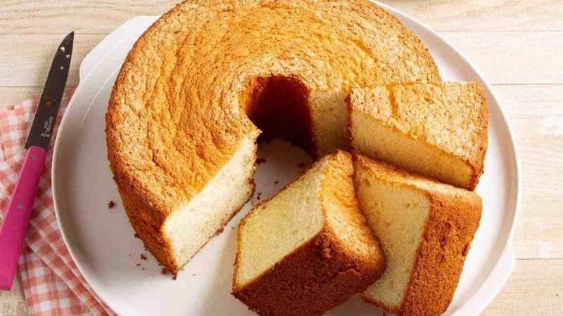 Bánh bông lan chứa nhiều carb và chất béo dễ tăng cân