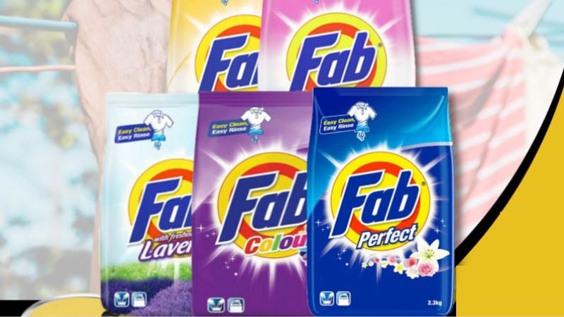 Bột giặt Fab với hương thơm tươi mát, giúp đánh bay vết bẩn hiệu quả