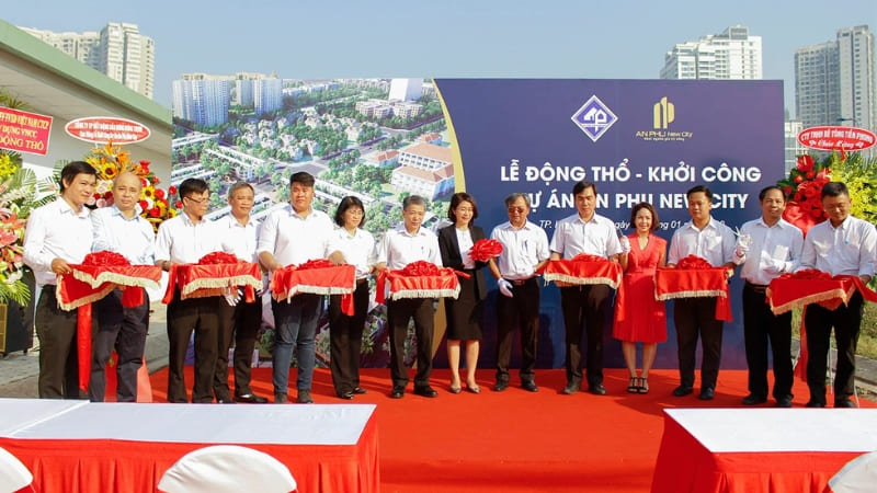 Chọn ngày nắng đẹp giúp nghi lễ diễn ra trọn vẹn, suôn sẻ Chọn ngày nắng đẹp giúp nghi lễ diễn ra trọn vẹn, suôn sẻ