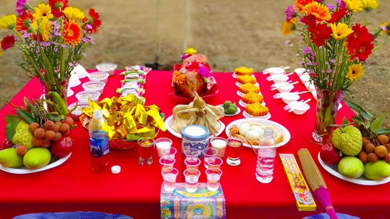 Lễ vật nên bày biện trang nghiêm, đúng hướng phong thủy Lễ vật nên bày biện trang nghiêm, đúng hướng phong thủy