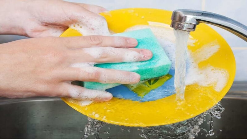 Surf kết hợp hoạt chất mạnh và chiết xuất thiên nhiên cho hiệu quả sạch sâu, thơm mát