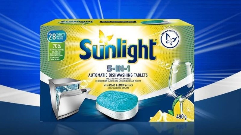 Viên rửa bát Sunlight 5-in-1 giúp làm sạch tối ưu mà không cần thêm muối hay nước bóng