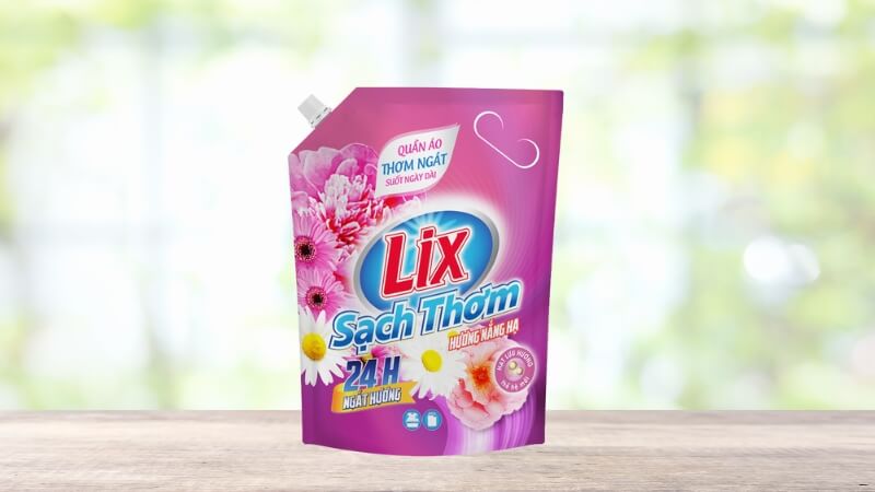 Nước giặt Lix sạch thơm hương nắng hạ có khả năng làm sạch vượt trội, dễ dàng đánh bay các vết bẩn