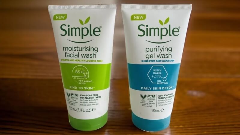 Ưu điểm của sữa rửa mặt Simple cho tuổi dậy thì là không chứa hương liệu