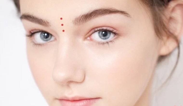 Nốt ruồi giữa trán: Luận giải vận mệnh, tình duyên, sự nghiệp tốt hay xấu?