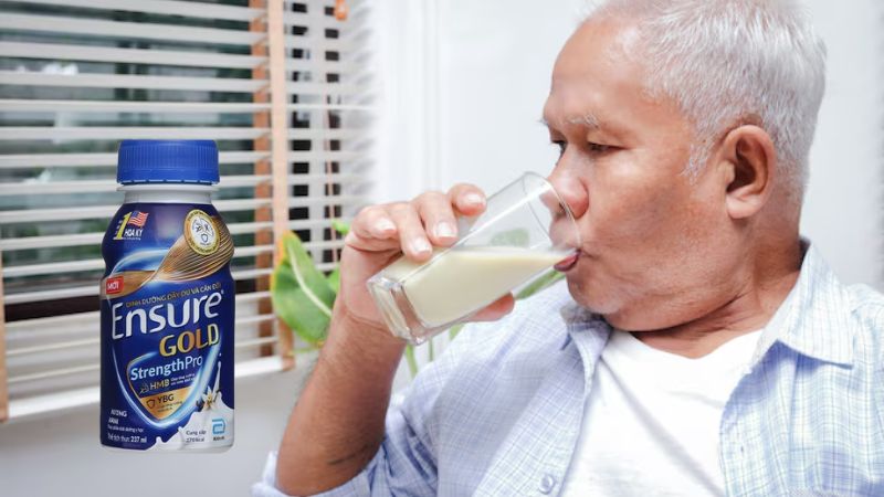 Người cao tuổi cần tăng sức khỏe nên sử dụng Ensure