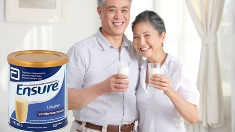 Người lớn tuổi nên uống Ensure Gold sau bữa ăn chính