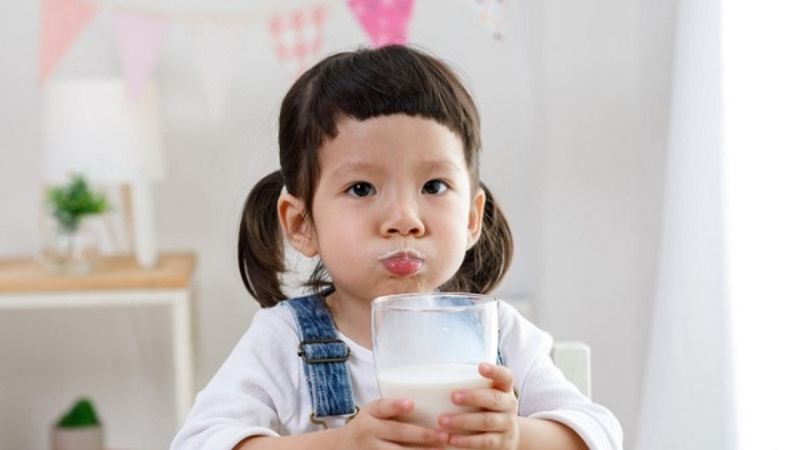 Trẻ từ 1 tuổi trở lên có thể uống sữa TH milk bịch