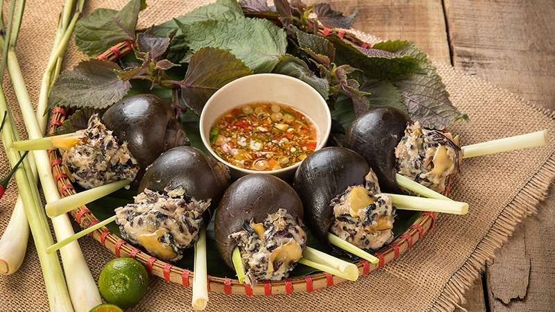 Ốc bươu nhồi thịt hấp sả, thơm béo đậm đà