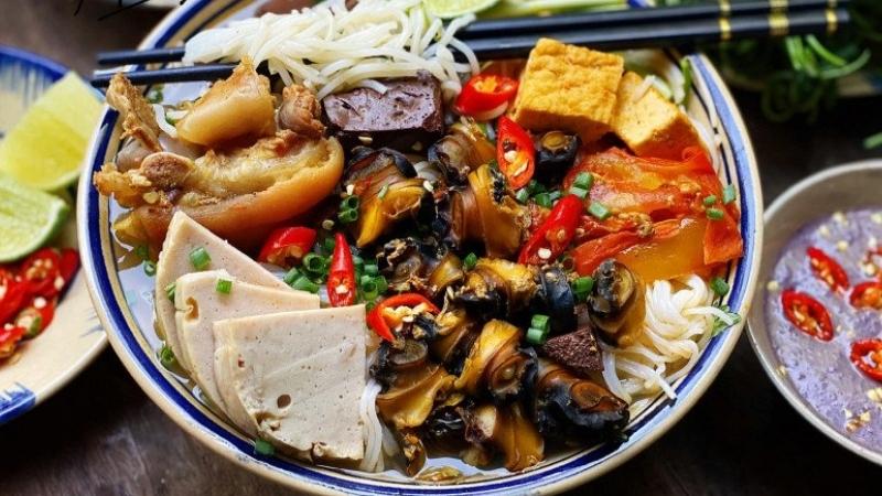 Bún ốc, riêu ốc đậm vị Bắc, nước lèo thanh