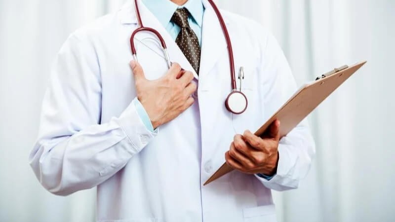Nên tham khảo ý kiến từ bác sĩ nếu nốt ruồi có dấu hiệu bất thường