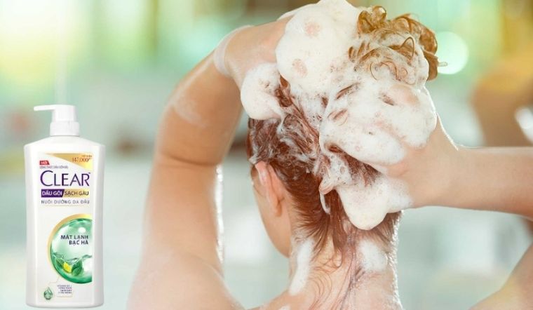 Dầu gội Clear bạc hà có làm khô tóc không?