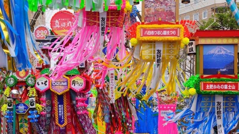 Thành phố ngập tràn sắc màu trong ngày lễ Thất Tịch